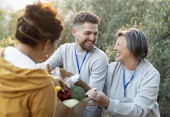 Personnes souriantes